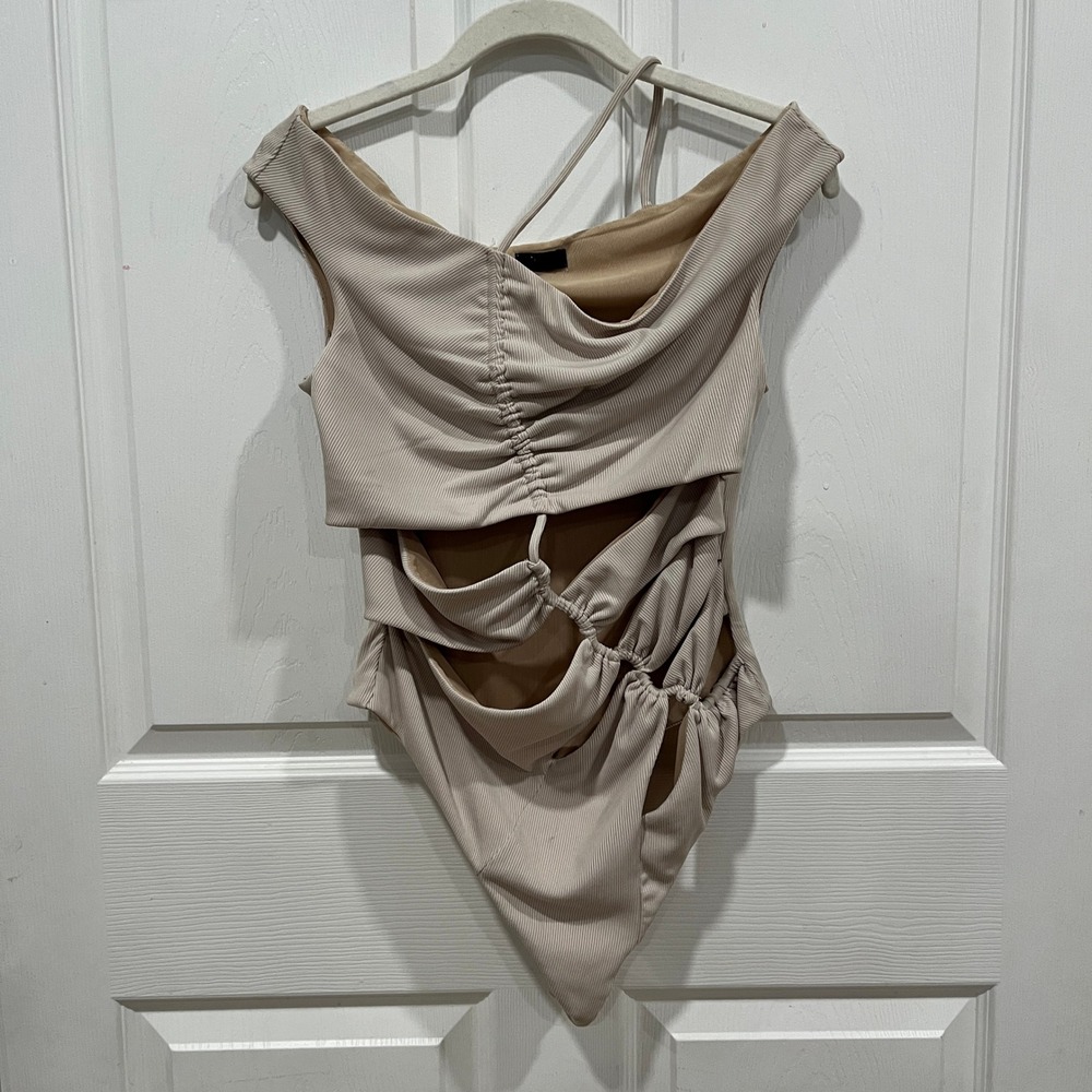 NBD‎ revolve Beige Ribbed Cutout Aviana Bodysuit Sleeveless One Piece Small